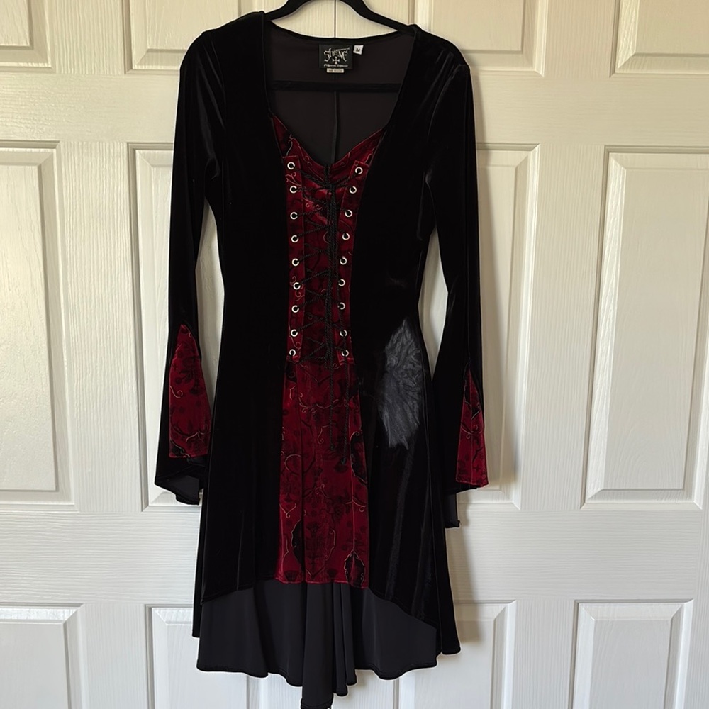 Black and Red Long Sleeve Bell Dress with V-Neck